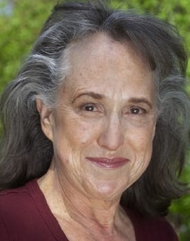 Elizabeth Harnett Elizabeth Harnett
