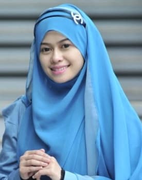 Heliza Helmi Heliza Helmi